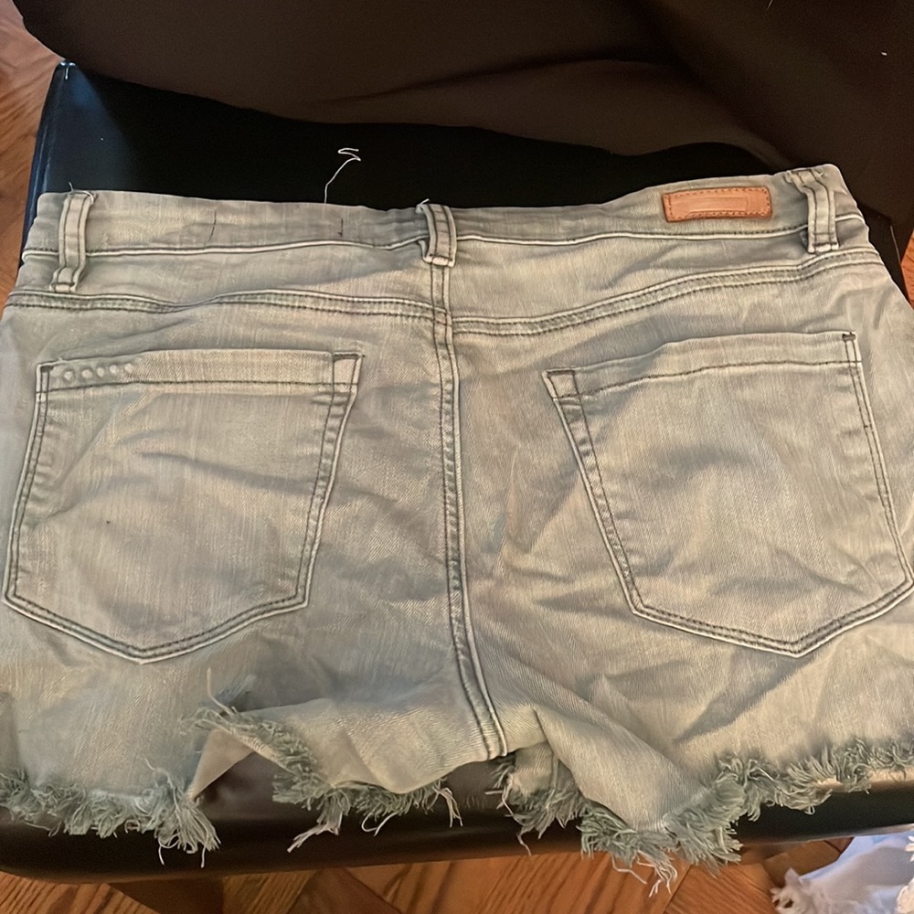 SAGE GREEN BLANK NYC JEAN SHORTS - Picture 4 of 4